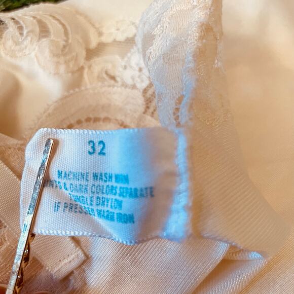 Vintage Van Raalte Teddy / Leotard / Romper / Singlet in Lace and Nylon Sz 32 /S - Picture 10 of 16